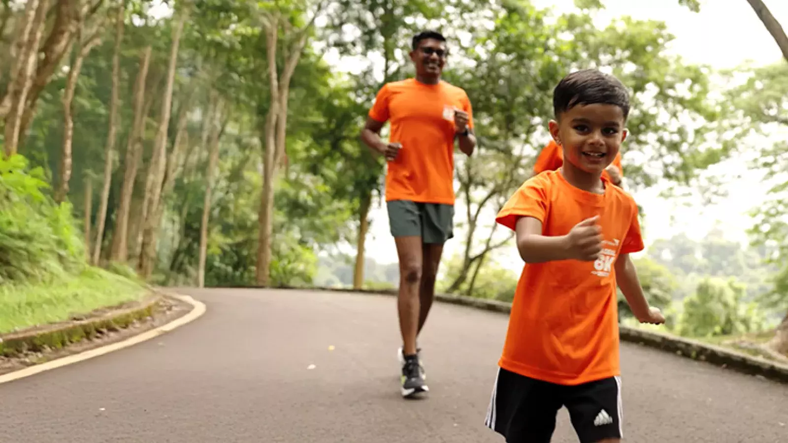 Global 6K family with child running