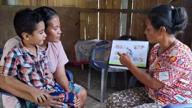 mother and child learning about nutrition for a World Vision Ende staff